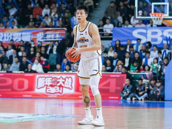 屋漏偏逢連夜雨！張鎮麟7中1僅得2分2板4助 末節受傷離場